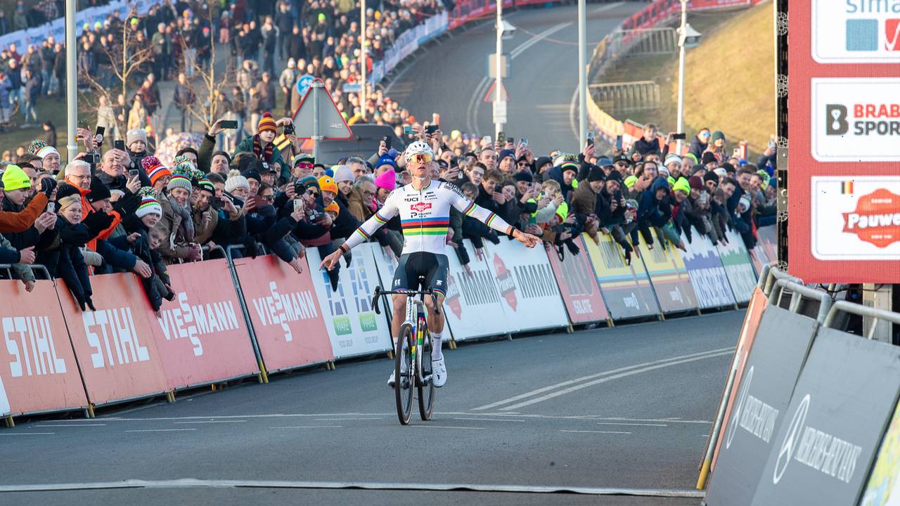Mathieu van der Poel won ook in Hoogerheide (foto: Dick Soepenberg, OrangePictures).