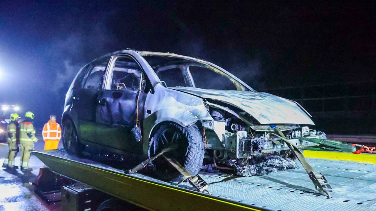 Auto brandt uit op A50 bij Uden