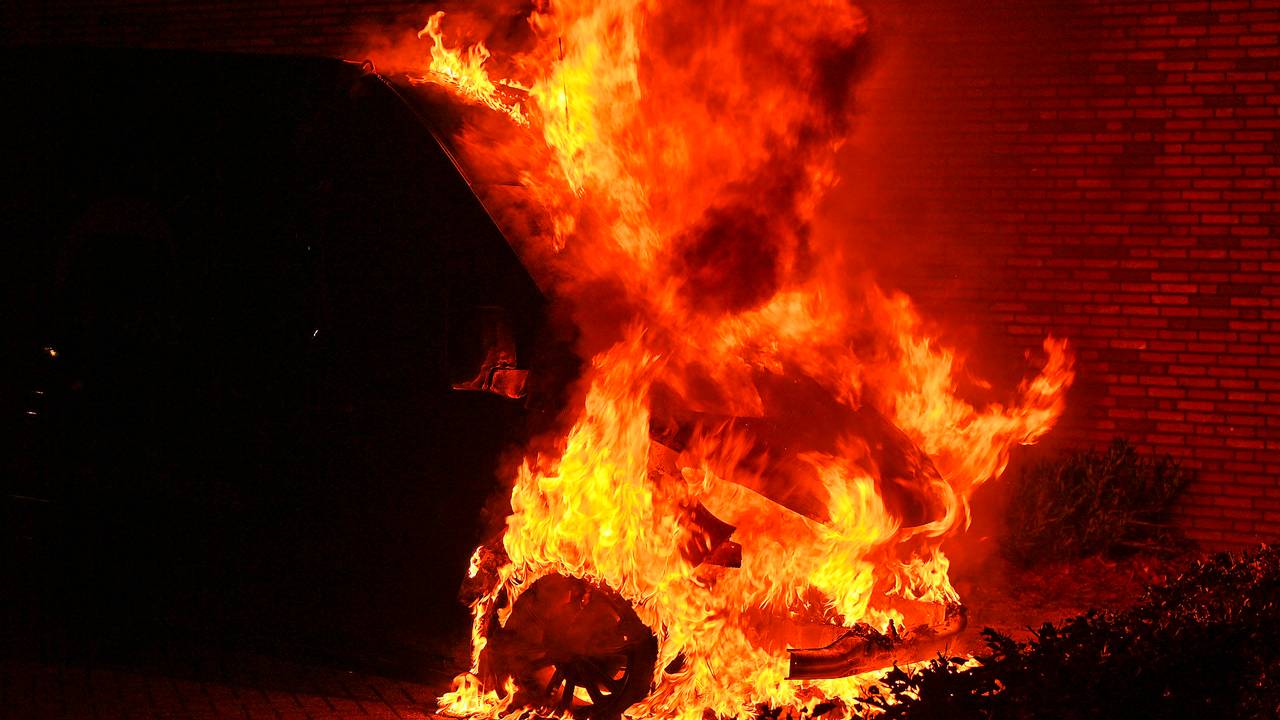 Brand verwoest bestelbus in Valkenswaard