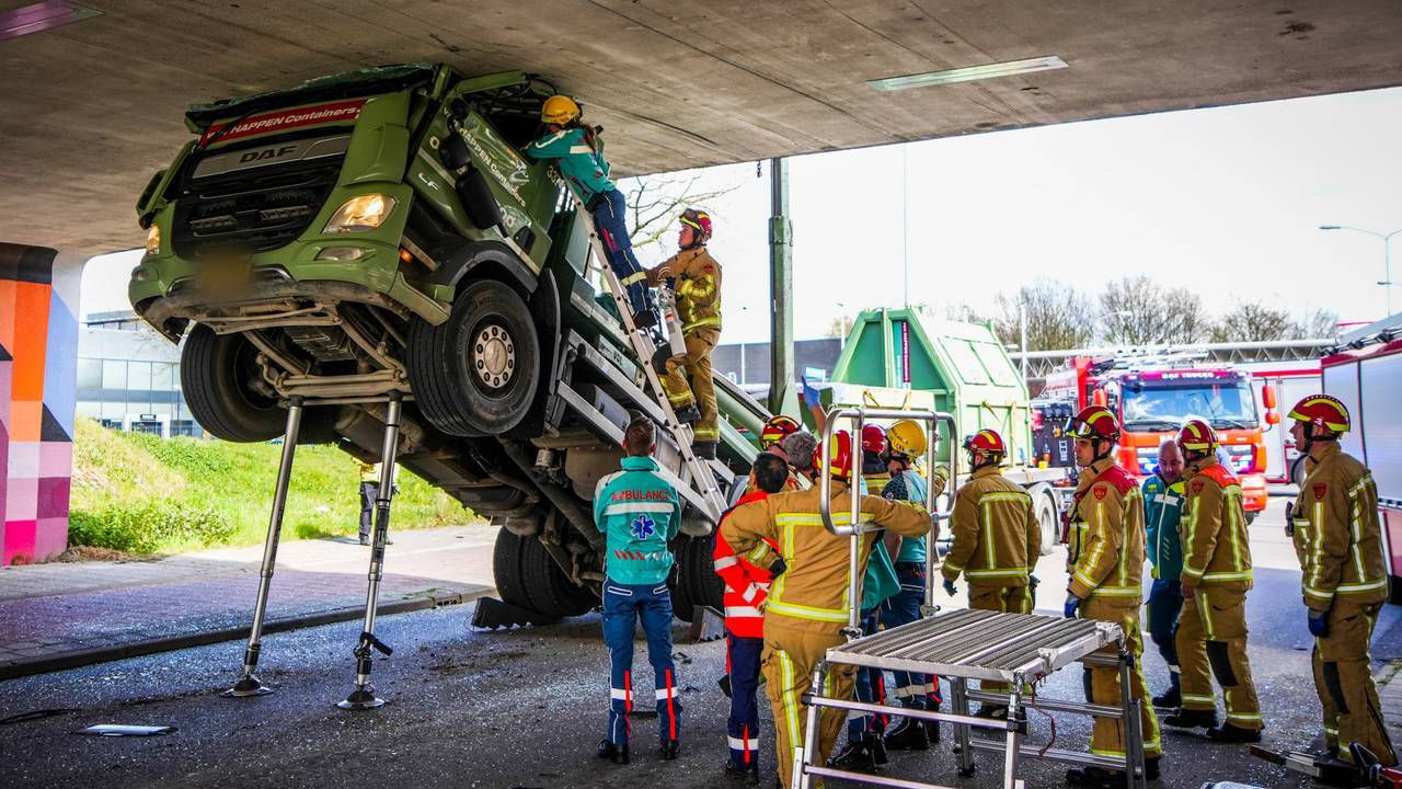 In 2024 kwam deze chauffeur flink vast te zitten (foto: archief).