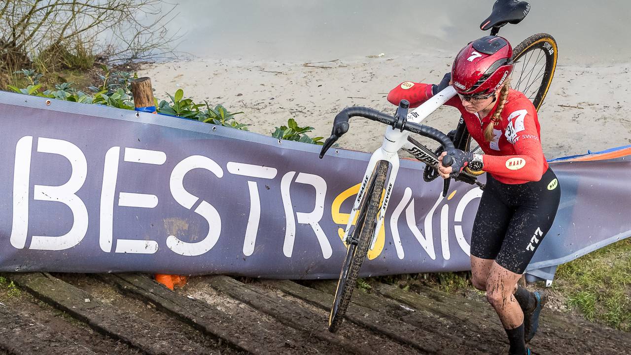 Aniek van Alphen doet mee aan het WK Veldrijden (foto: Dick Soepenberg, OrangePictures).