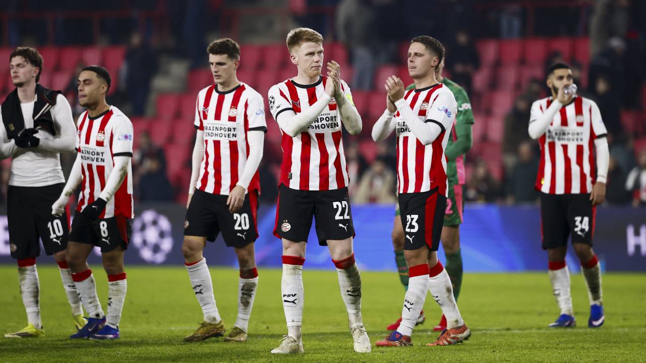 PSV'ers balen van de uitschakeling in de Champions League (Foto: ANP).