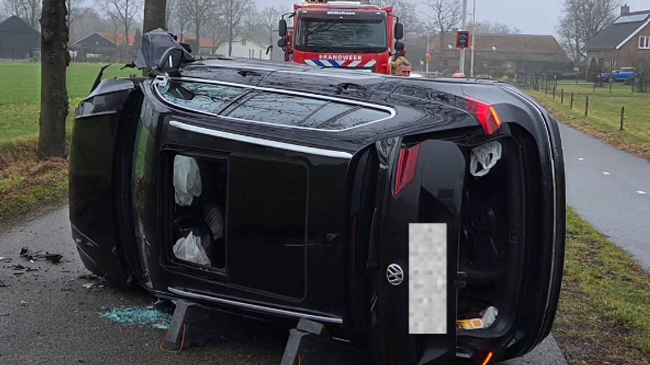 De vrouw is gewond naar het ziekenhuis gebracht (foto: Instagram Politie de Kempen).