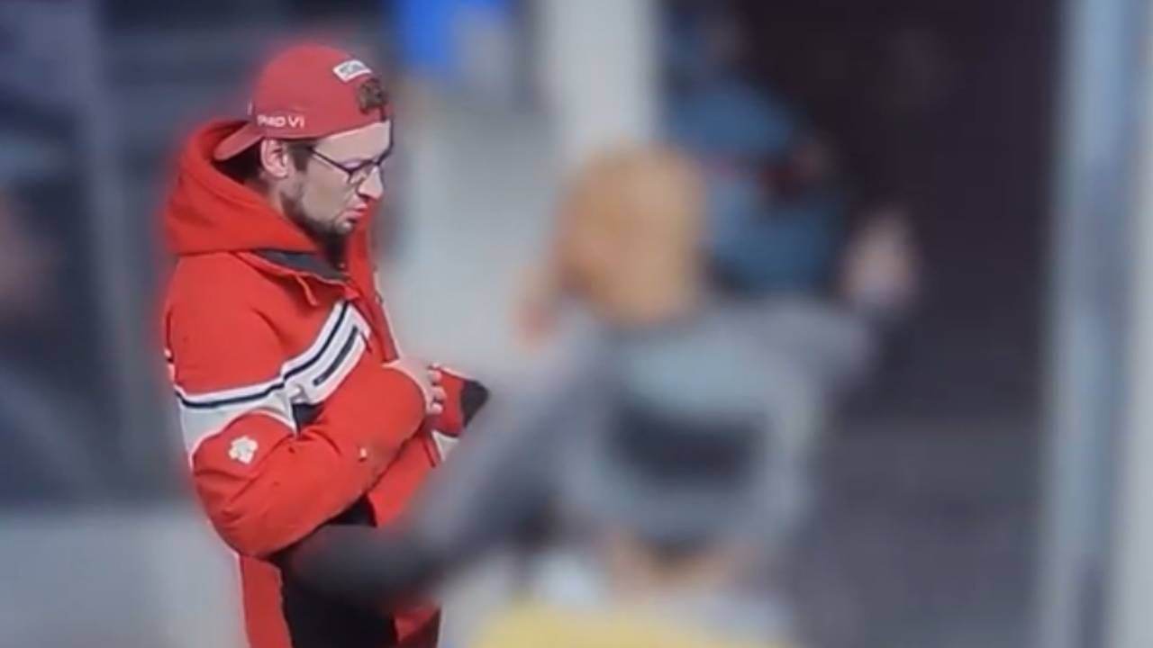 De politie deelt beelden van de man (foto: Politie.nl).