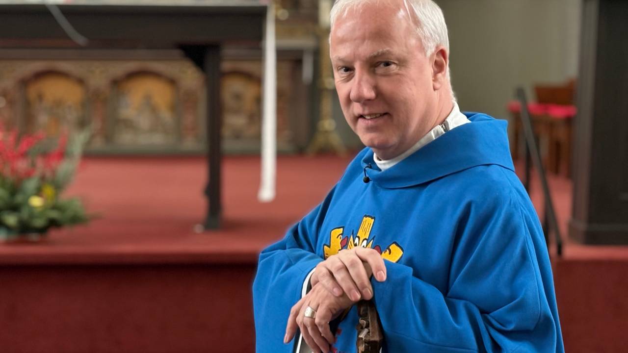 Pastoor bereidt zich voor op carnavalsmis: ‘Versier de kerk met ballonnen’