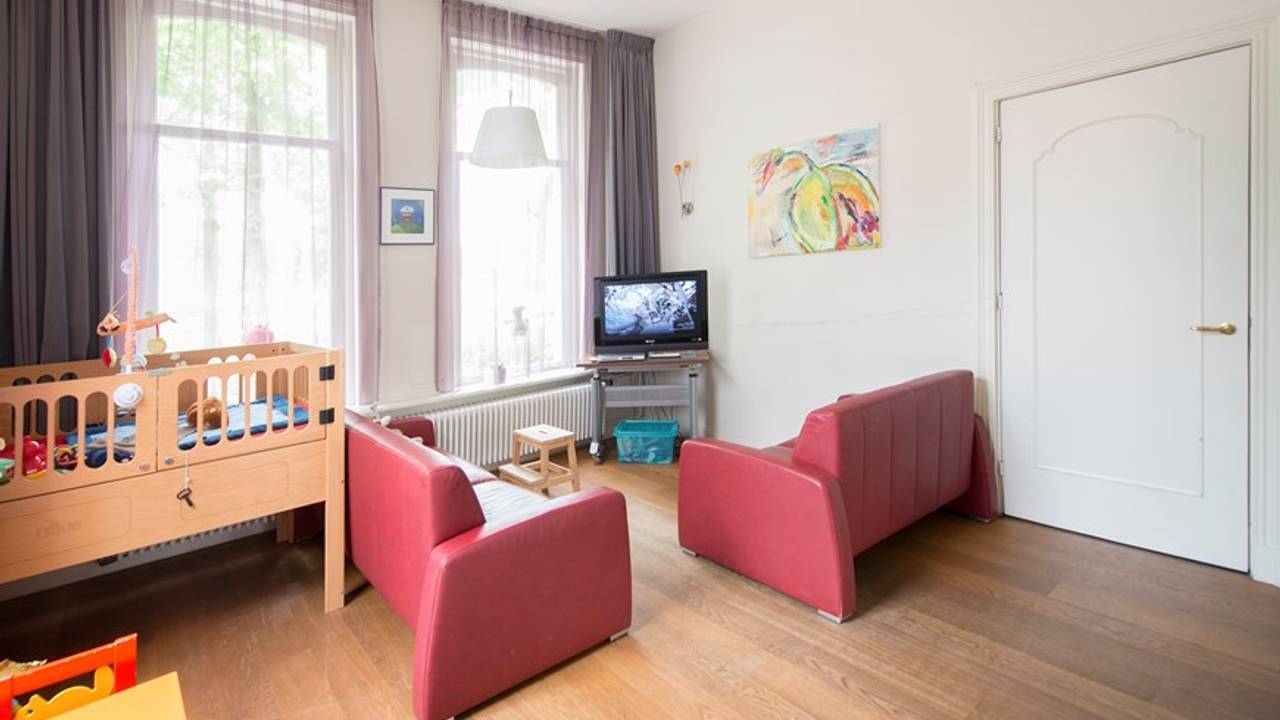 Een van de woonkamers van Villa ExpertCare in Waalre (foto: ExpertCare).