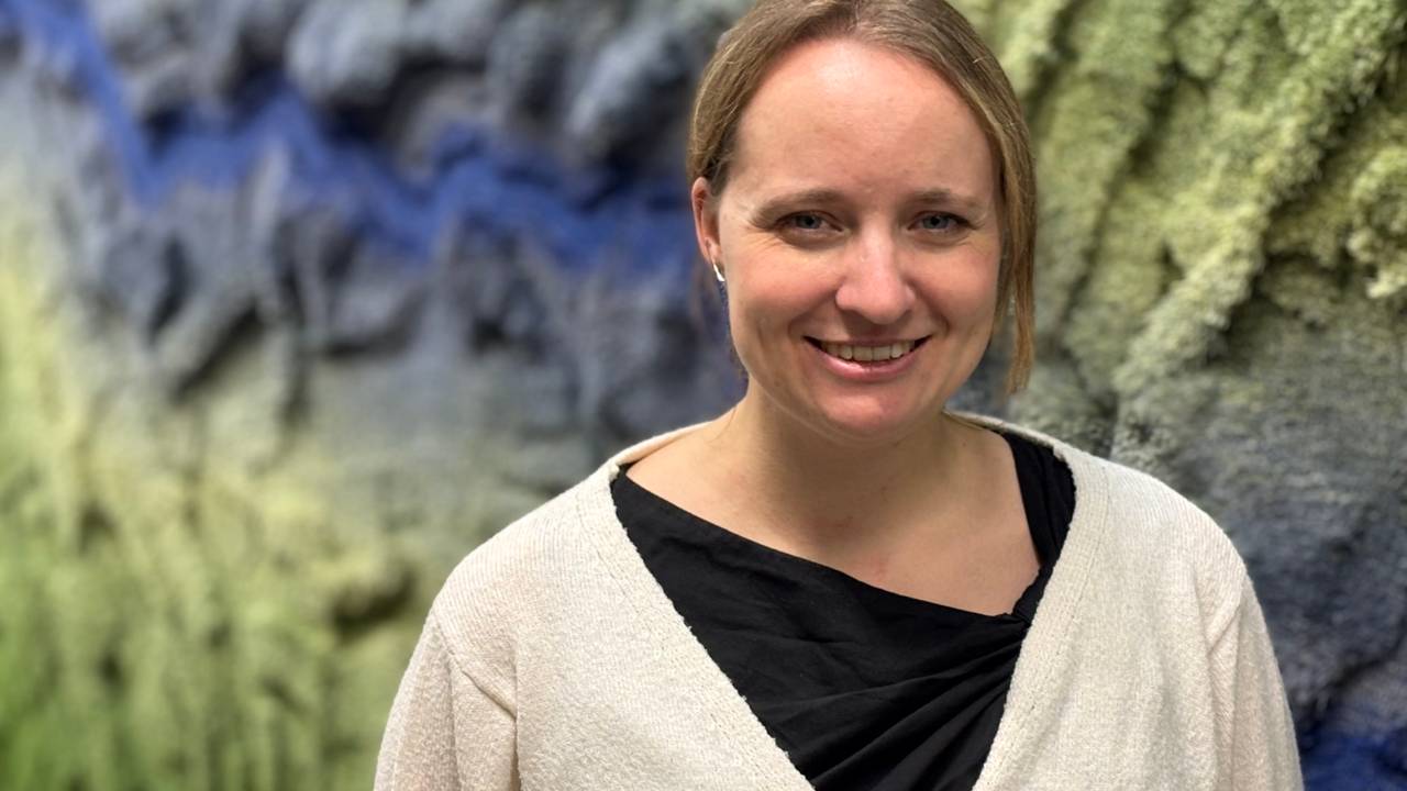 Liselot Cobelens voor het tapijt Terra Brabant