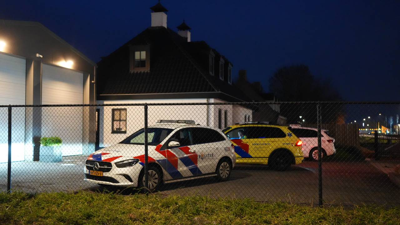 Man zwaargewond bij steekpartij in Veen, politiehelikopter zoekt naar dader