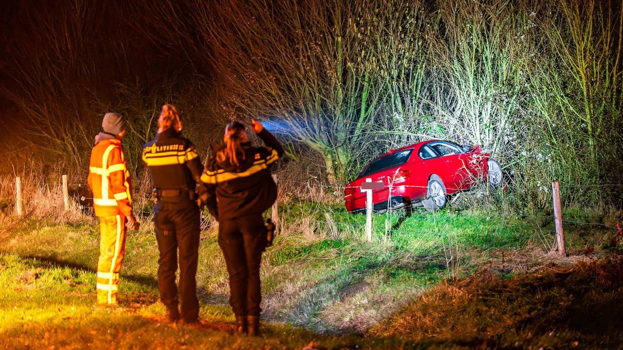 Auto schiet uit de bocht bij Lithoijen en crasht