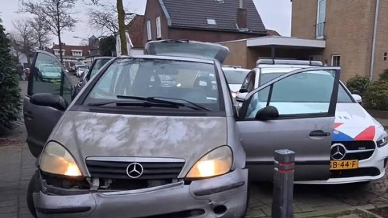 Automobilist negeerde stopteken in Teteringen. (Foto: Instagram).