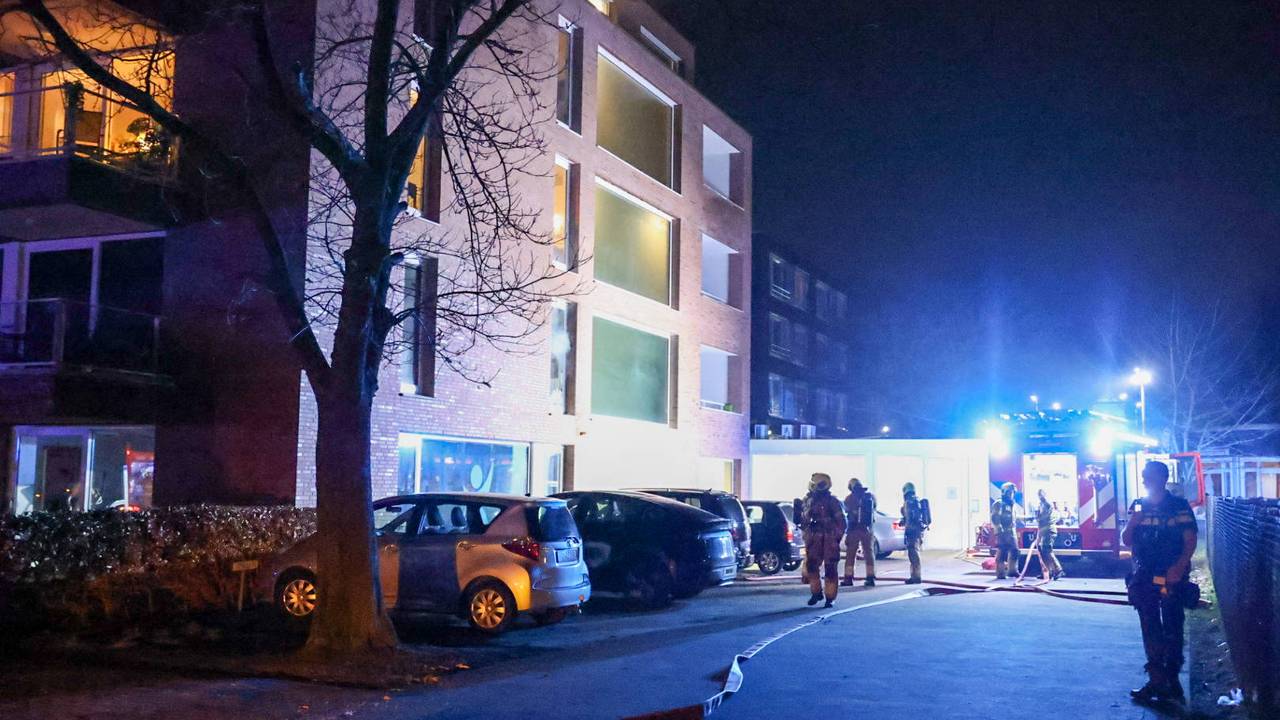 Tientallen bewoners buiten in de kou door brand in appartementencomplex