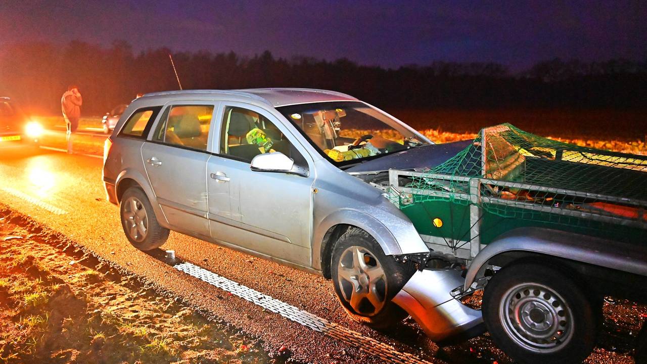 Botsing op N69 bij Riethoven. (Foto: Rico Vogels/SQ Vision).