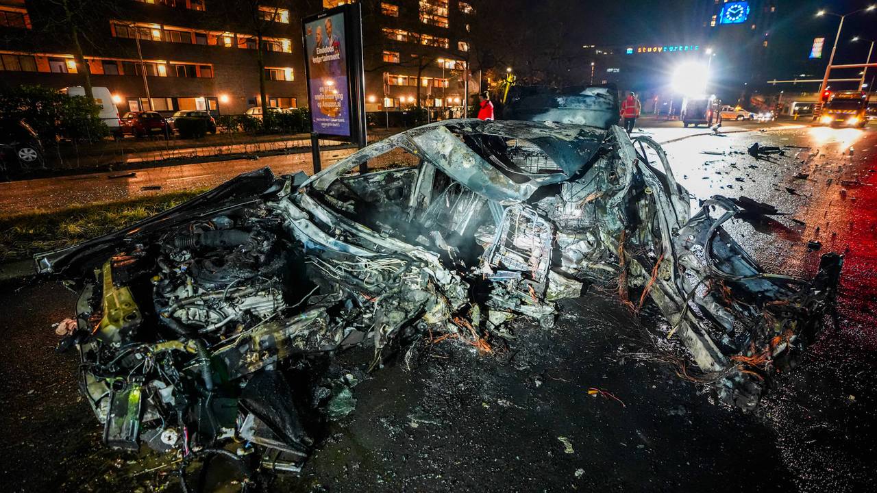 Voorbijganger haalt man uit gecrashte auto, slachtoffer niet onder invloed