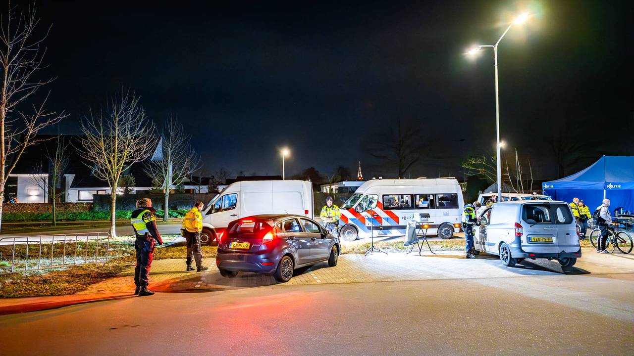 Grote verkeerscontrole in Berghem. 39 bekeuringen uitgedeeld. (Foto: Lucas Lammers/Persbureau Heitink.)