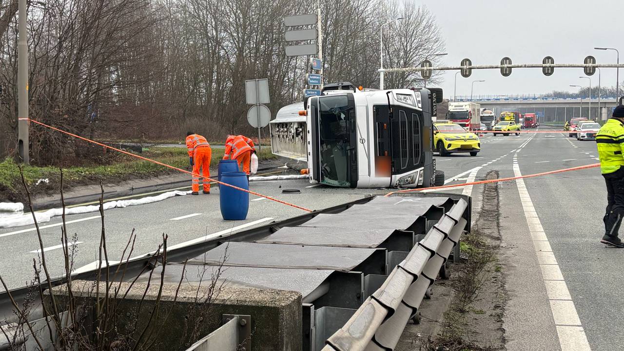 Een tankwagen vol diesel zorgt voor lange afsluiting van A59 (foto: Rijkswaterstaat).