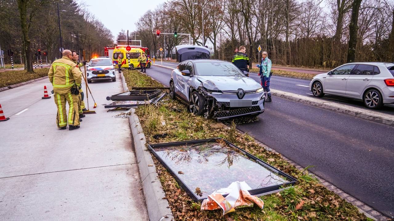 De schade na het ongeluk in Eindhoven (foto: Dave Hendriks/SQ Vision).