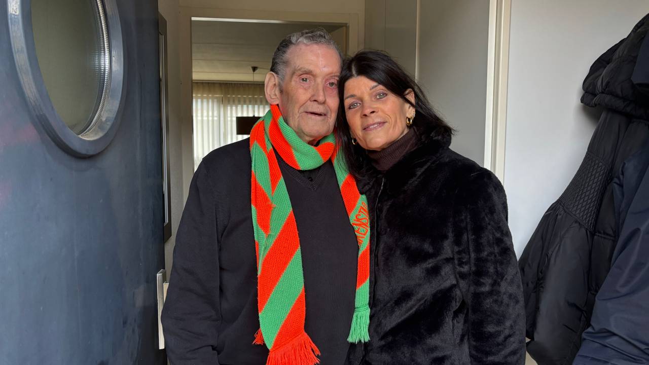 Bianca verrast 80-jarige vader met kaartjes voor 3 Uurkes Vurraf 