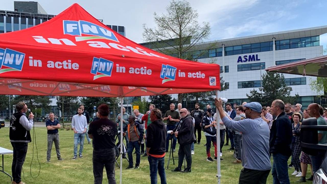 Een eerdere actie van FNV bij ASML (foto: FNV).