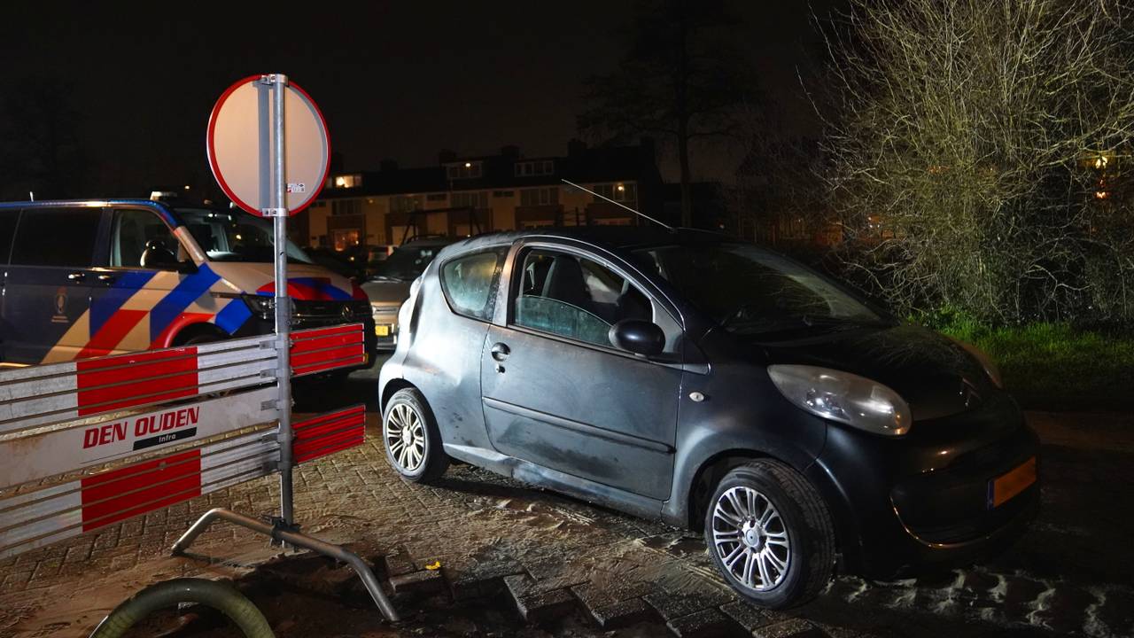 Marechaussee rijdt auto klem in Vught (foto: Bart Meesters/Persbureau Heitink)
