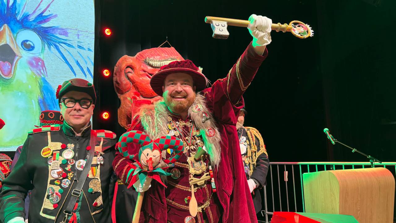 Prins Mienus XV bij de sleuteloverdracht in Kaaiendonk (foto: Omroep Brabant). 