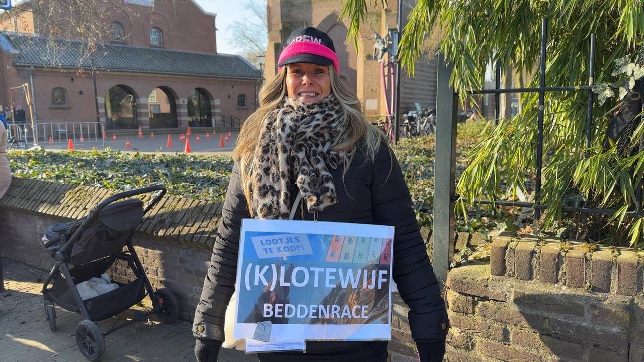 De beddenrace in Knoepersriek (Sambeek) (foto: Leon Voskamp).