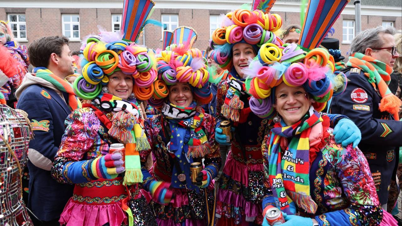 Wat een kleuren bij D'n Opstoet in Kruikenstad (Tilburg)(foto: Karin Kamp)