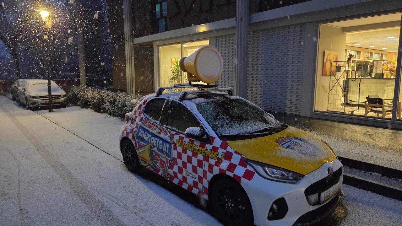 Roeptoetmobiel in de sneeuw
