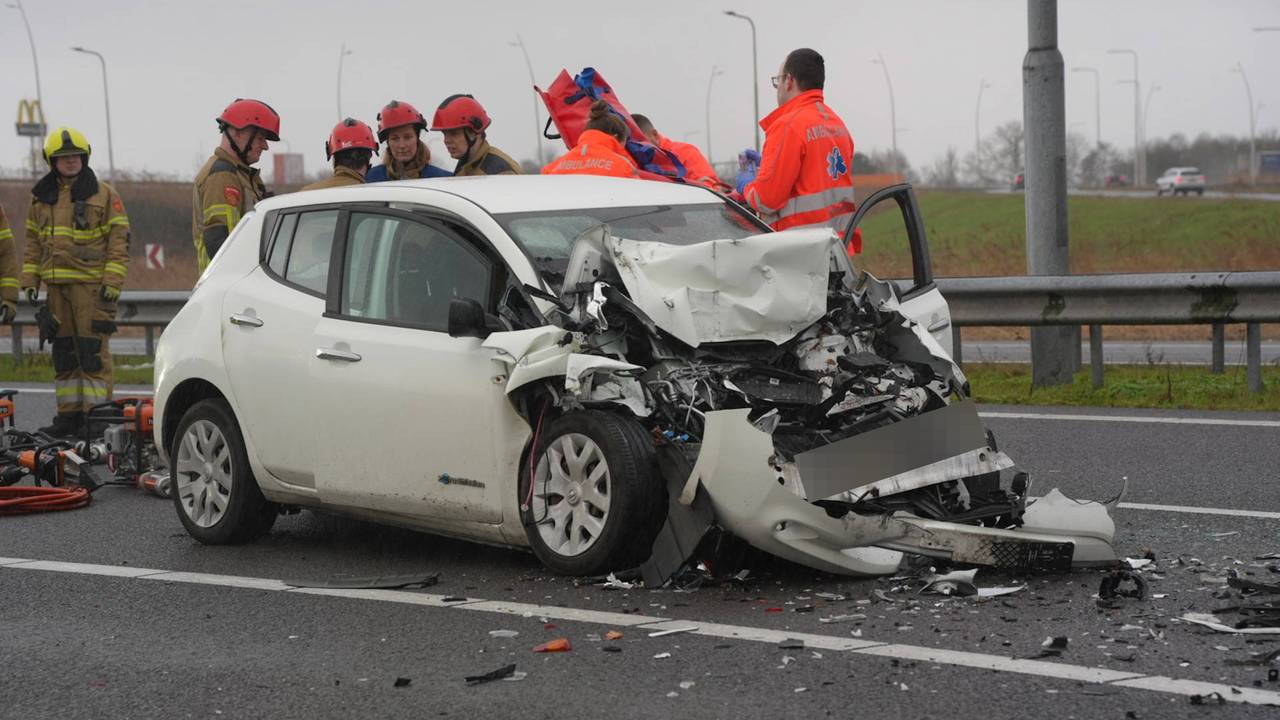 Twee ongelukken met vrachtwagens op A59 bij Waalwijk