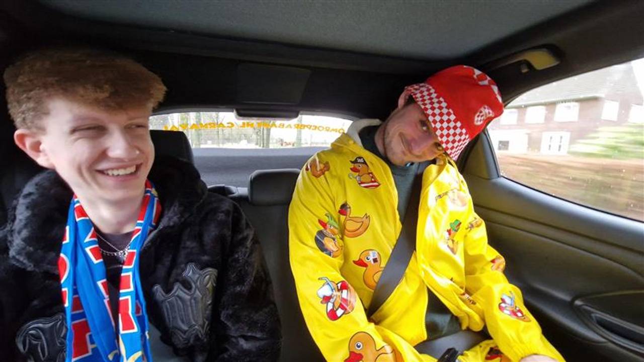 Tappie Thijs heeft een keer geen hoofdpijn van de kater, maar om een andere reden (foto: Tom Berkers / Omroep Brabant).