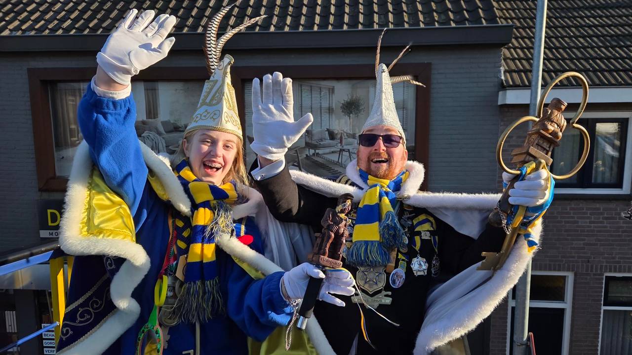 Jeugdprinses Emma Frutje d’n Irste en Prins Tinus d’n Irste (foto: Noë; van Hooft).