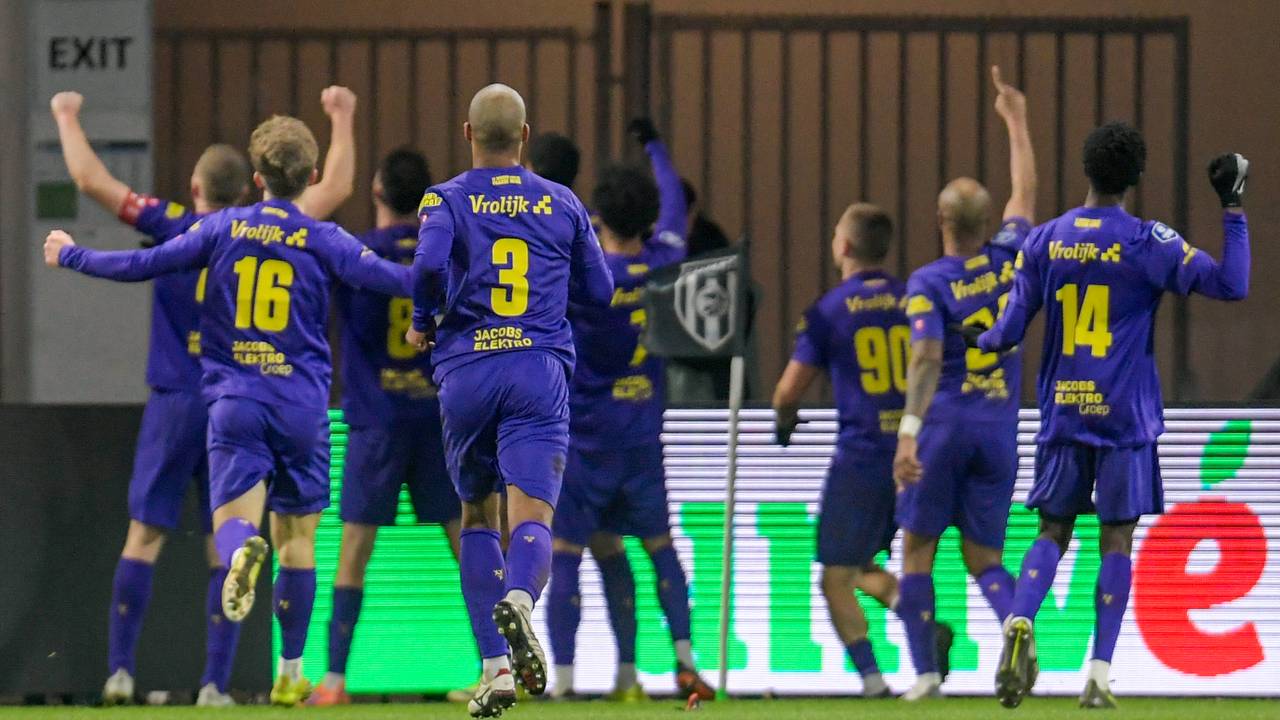 NAC viert de treffer tegen Heracles Almelo (foto: Dennis Bresser/Orange Pictures).