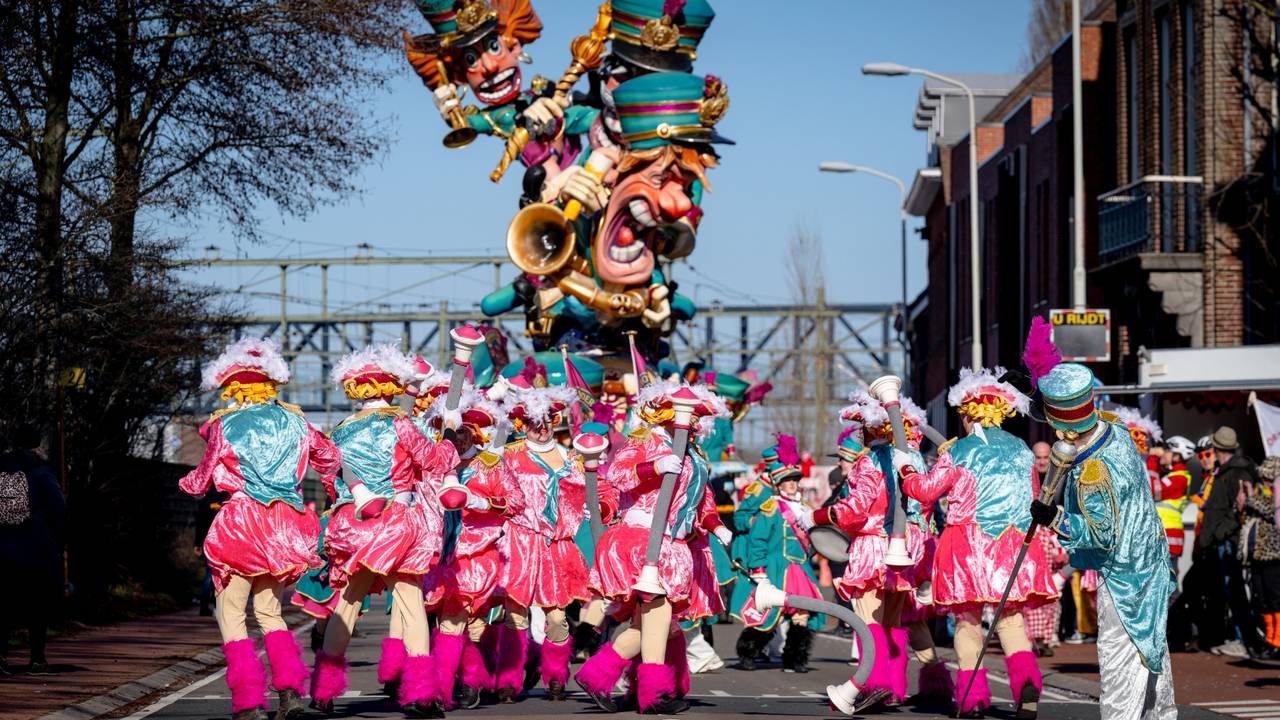 Optocht in Tullepetaonestad (Roosendaal)(foto: Eye4images).