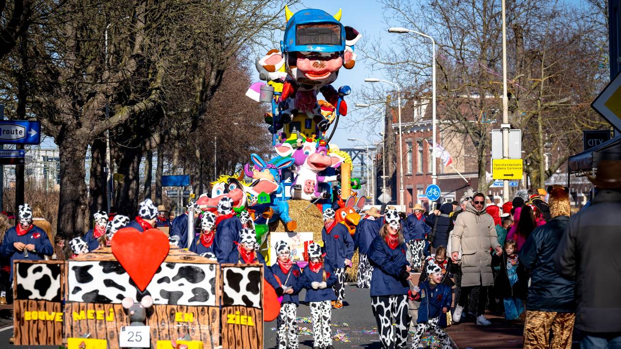 Optocht in Tullepetaonestad (Roosendaal)(foto: Eye4images).