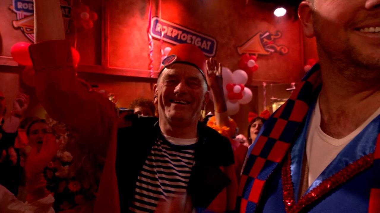 Deze man is al 55 jaar lid van dezelfde blaaskapel (foto: Omroep Brabant).