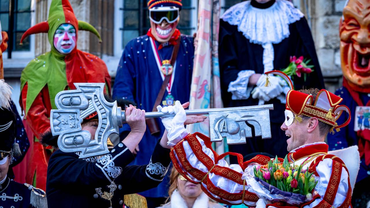 Prins Wannes d’n Derde krijgt de sleuten van Krabbegat (Bergen op Zoom)(foto: Eye4images).
