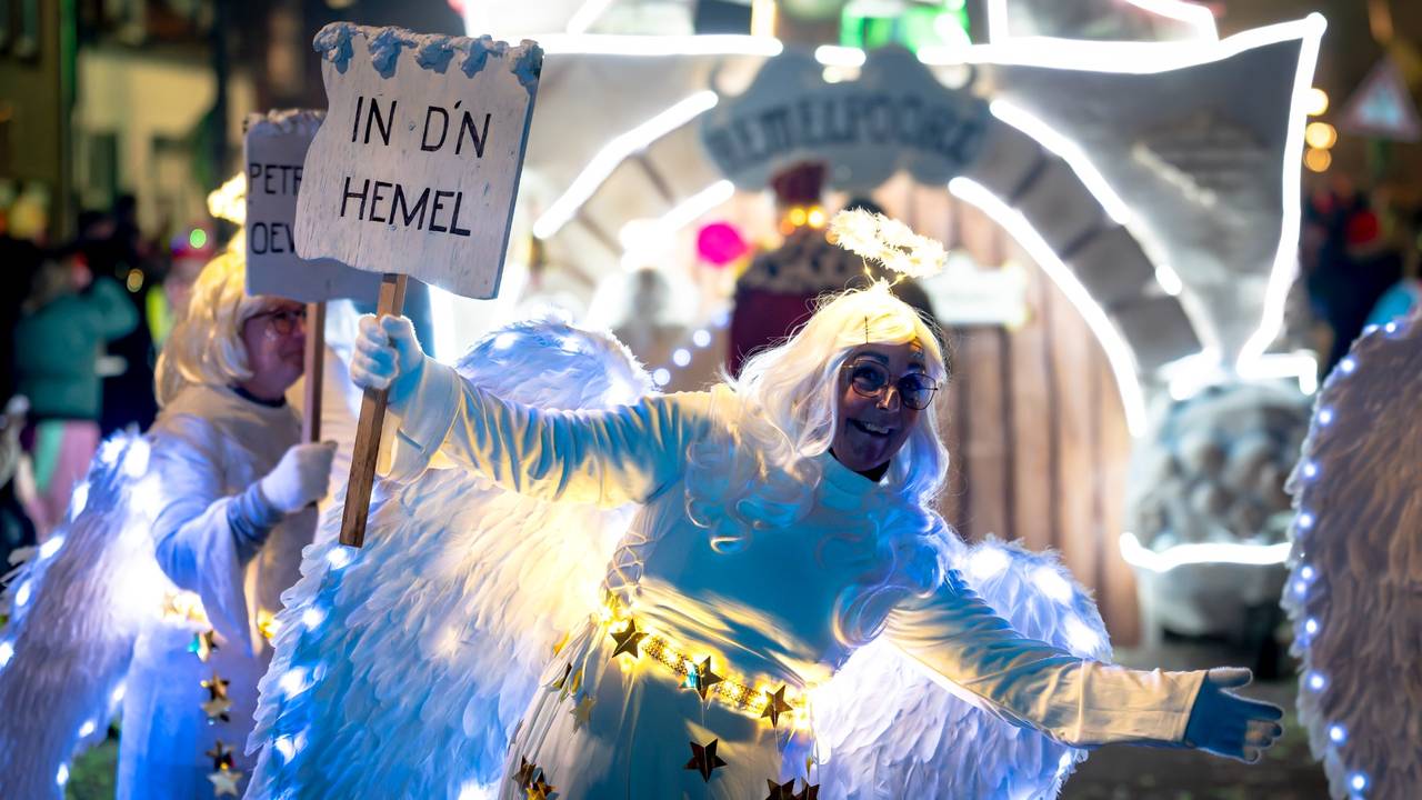 Lichtjesoptocht Standdaarbuiten (Zwammegat)(foto: Eye4images)