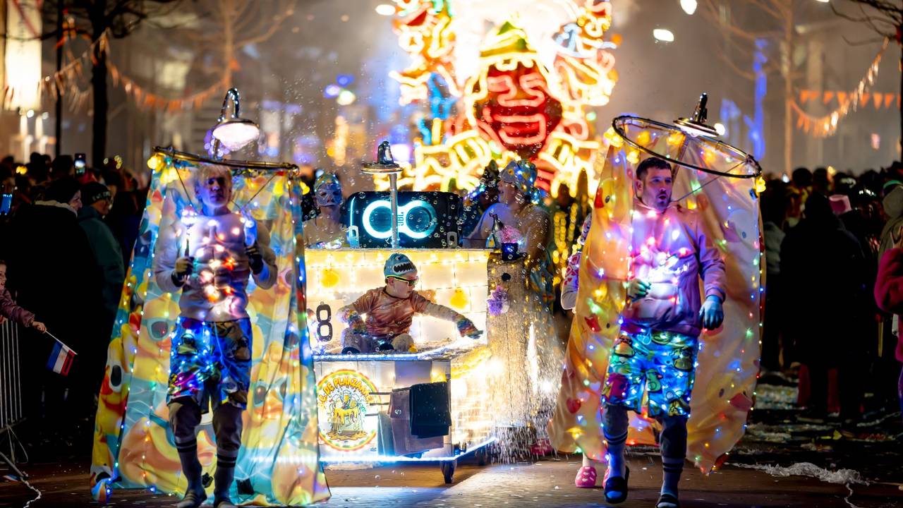 Lichtjesoptocht Standdaarbuiten (Zwammegat)(foto: Eye4images)
