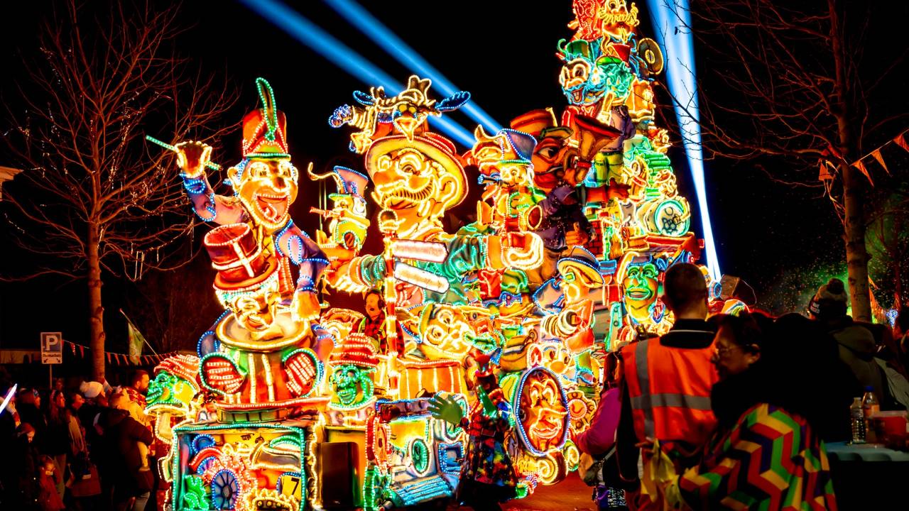 Lichtjesoptocht Standdaarbuiten (Zwammegat)(foto: Eye4images)