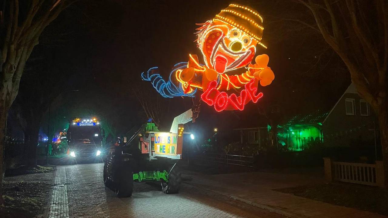 Verlichte optocht Loosbroek (Zandkruiersland)(foto: Dtv Nieuws).