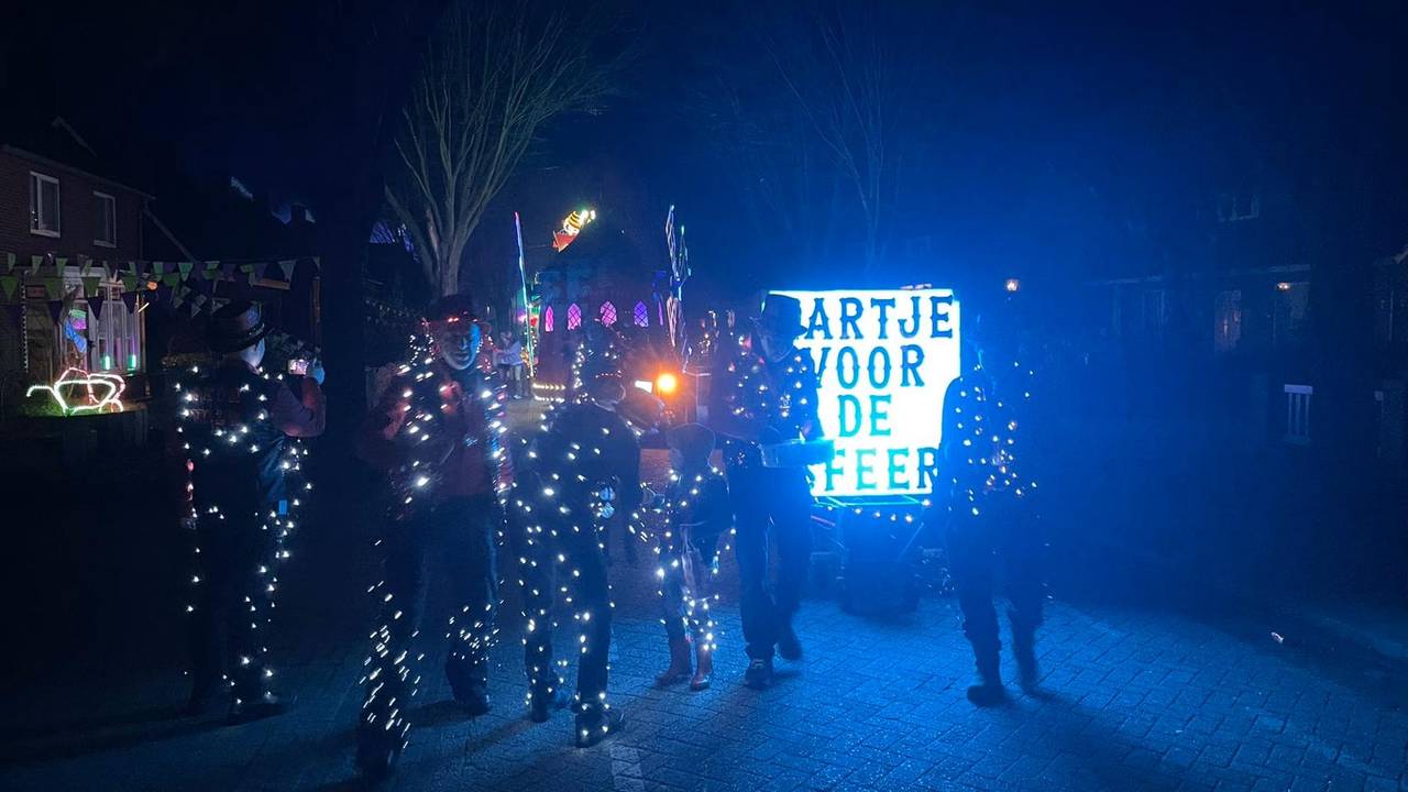 Verlichte optocht Loosbroek (Zandkruiersland)(foto: Dtv Nieuws).