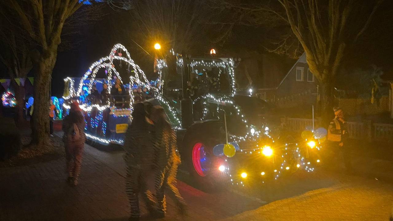 Verlichte optocht Loosbroek (Zandkruiersland)(foto: Dtv Nieuws).
