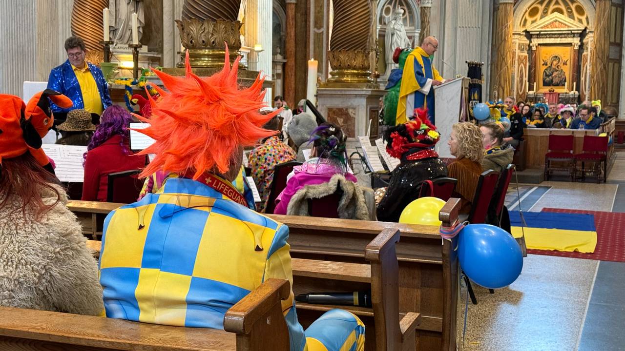De basiliek puilt uit met Puiten zondagochtend (foto: Erik Peeters).