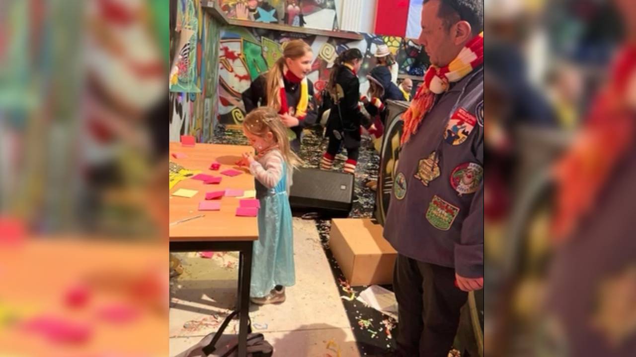 Bij DJ Ray konden kinderen in Oeteldonk de afgelopen dagen plaatjes aanvragen.