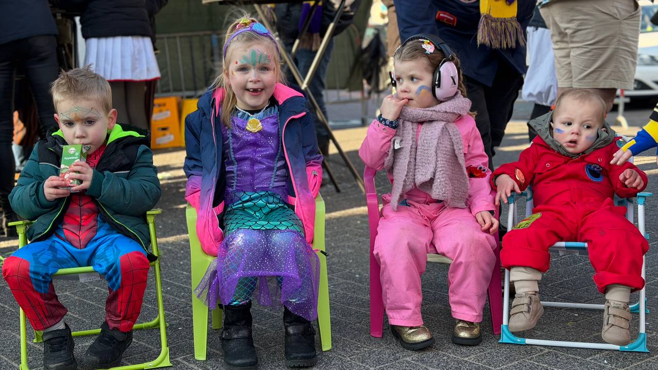 Derde generatie kijkt optocht Esbeek (foto: Angelie Bosmans)