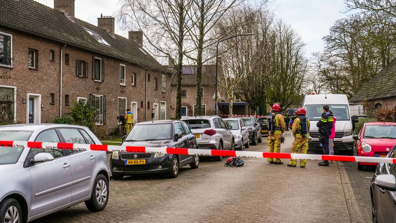 Tien huizen zijn ontruimd in Geldrop (foto: Dave Hendriks/Persbureau Heitink).