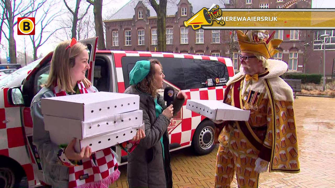 Brabants Buske deelt worstenbroodjes uit in Pierewaaiersrijk