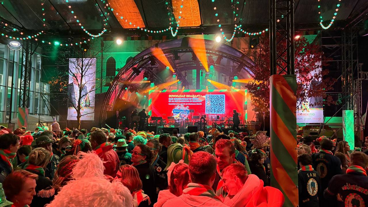 Drukte bij Kruikenstad in Koor in Tilburg (foto: Arthur Marres).