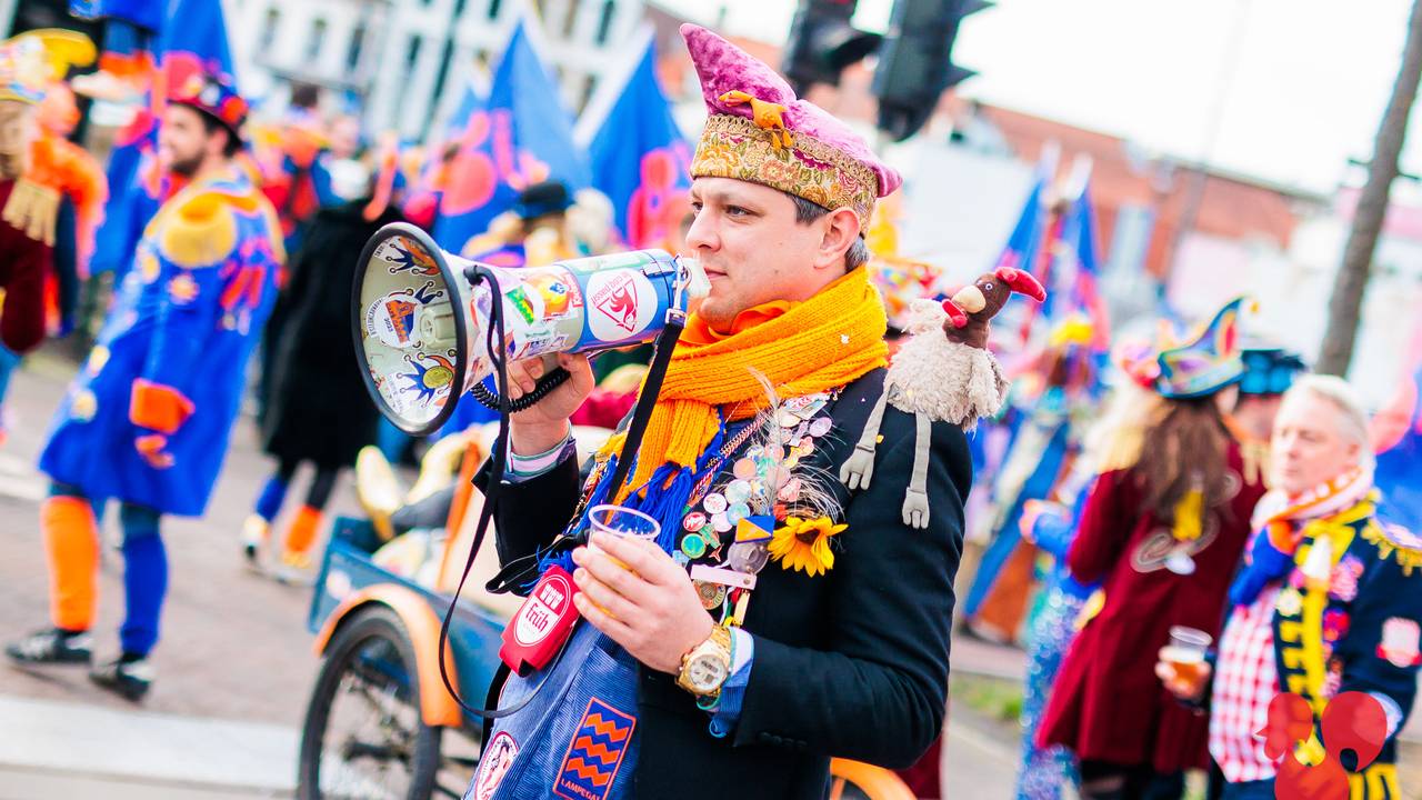 Tim de Zeeuw met zijn dierbare verdwenen megafoon (foto: Ralph Buisman).