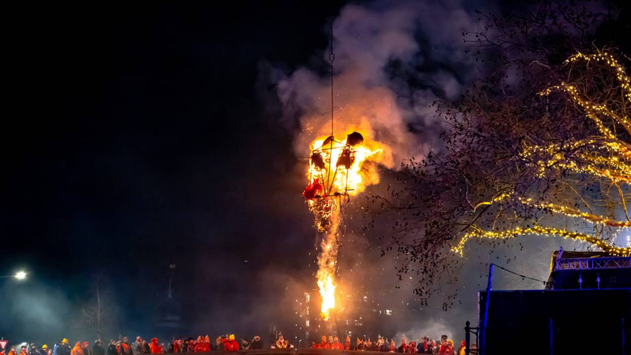 De verbranding van Kiske en Mieske in 't Kielegat (foto: Jack Brekelmans/Eye4images).