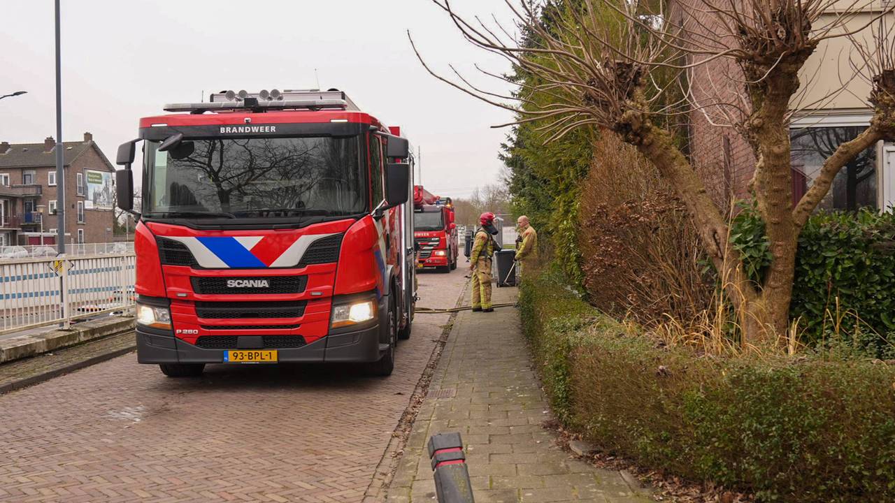 De brandweer kreeg het vuur snel onder controle. (Foto: Harrie Grijseels / Persbureau Heitink.)